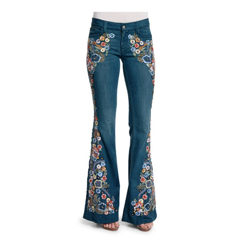 Jeans lindo com calça flare slim fit bordada