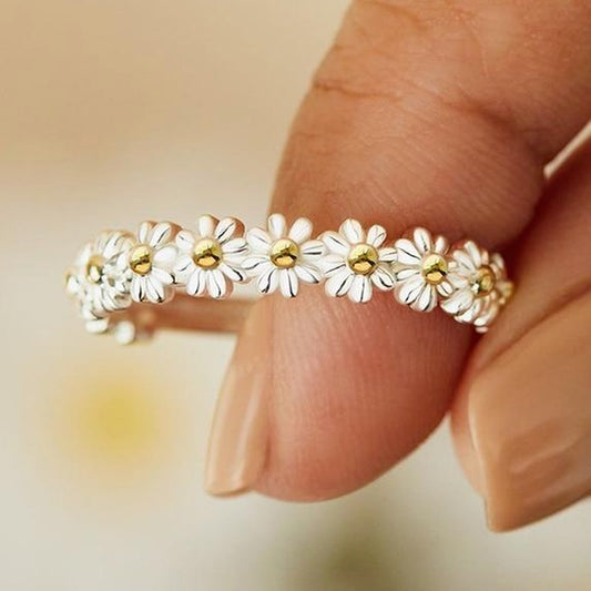 Little Daisy Chain Ring different sizes