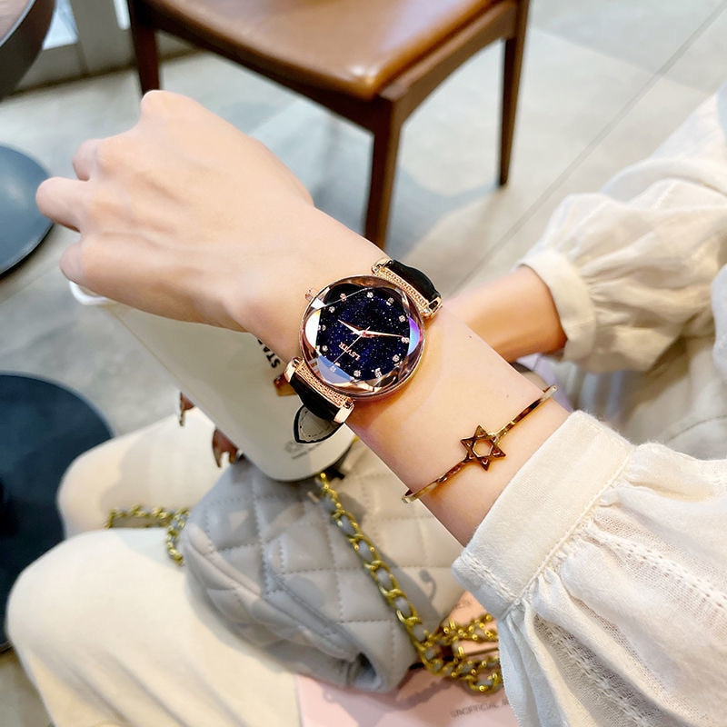 2022 Women Watch Fashion with Japanese Quarts Movement  34 mm Circular Shape and different Band Colors