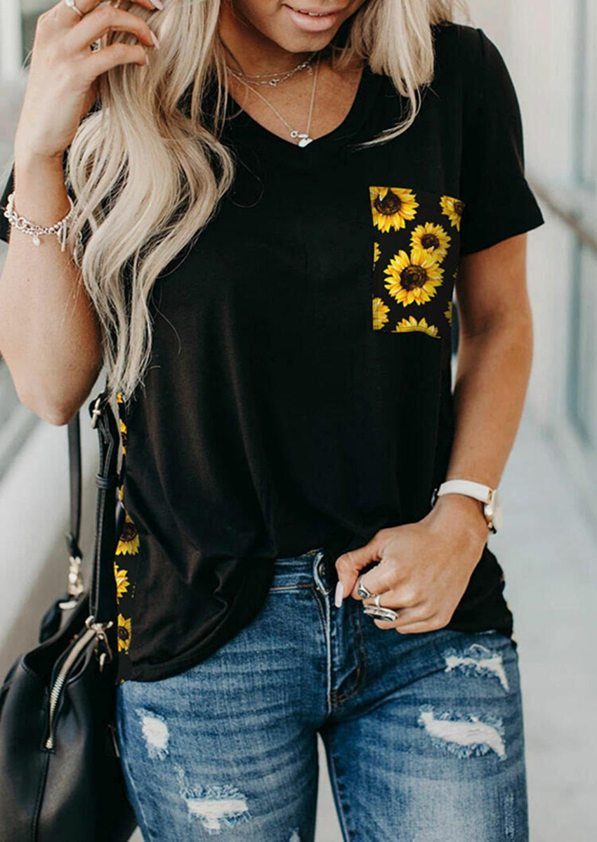 Gorgeous V-neck T-shirt with Leopard Pocket Tee Women with Short Sleeve