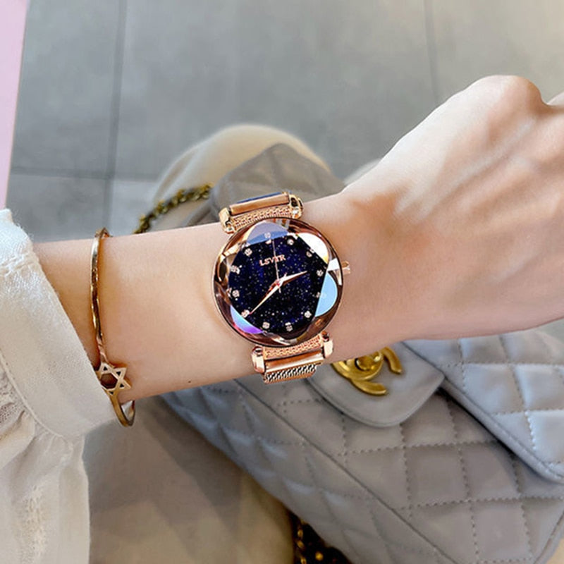 2022 Women Watch Fashion with Japanese Quarts Movement  34 mm Circular Shape and different Band Colors