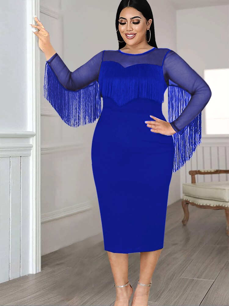 Elegante vestido de franjas plus size com manga longa e borla de malha