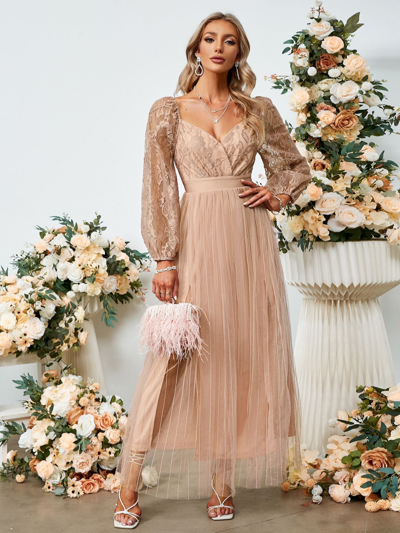 Vestido elegante bordado de renda floral perfeito para casamento