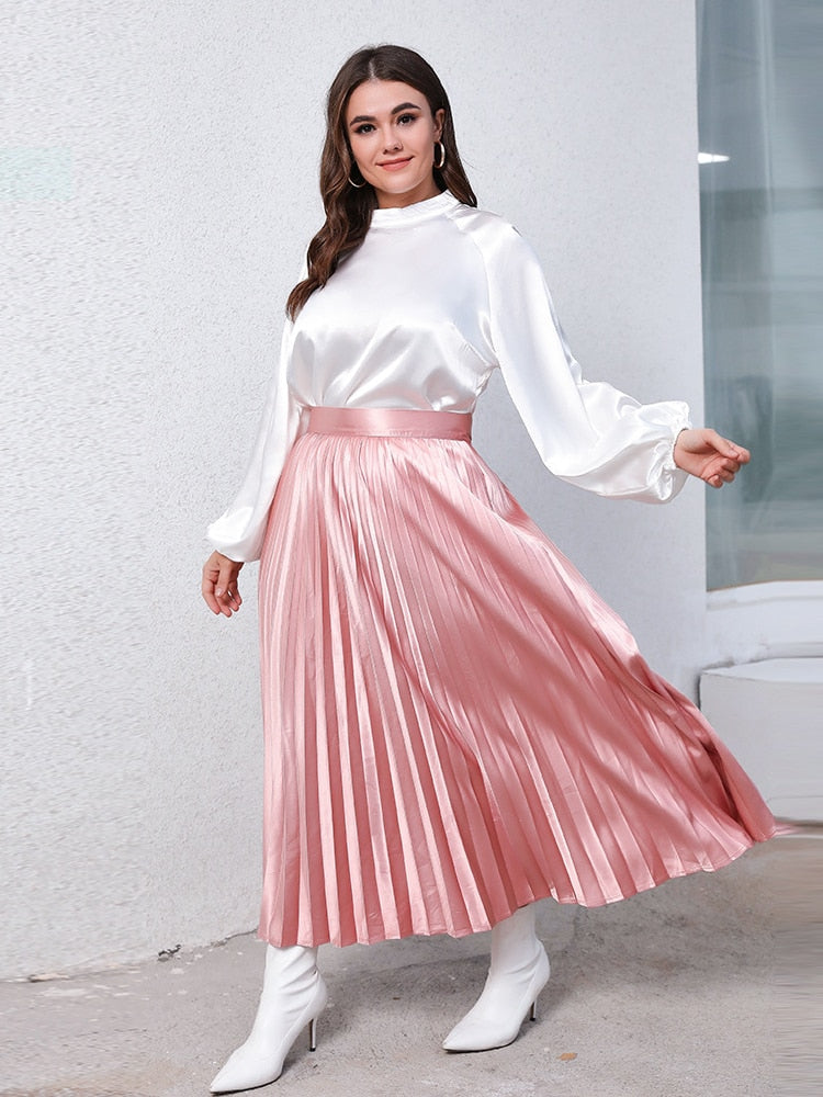 Plus Size Set in Two Pieces of White Long Sleeve Top and Pink Pleated Skirt