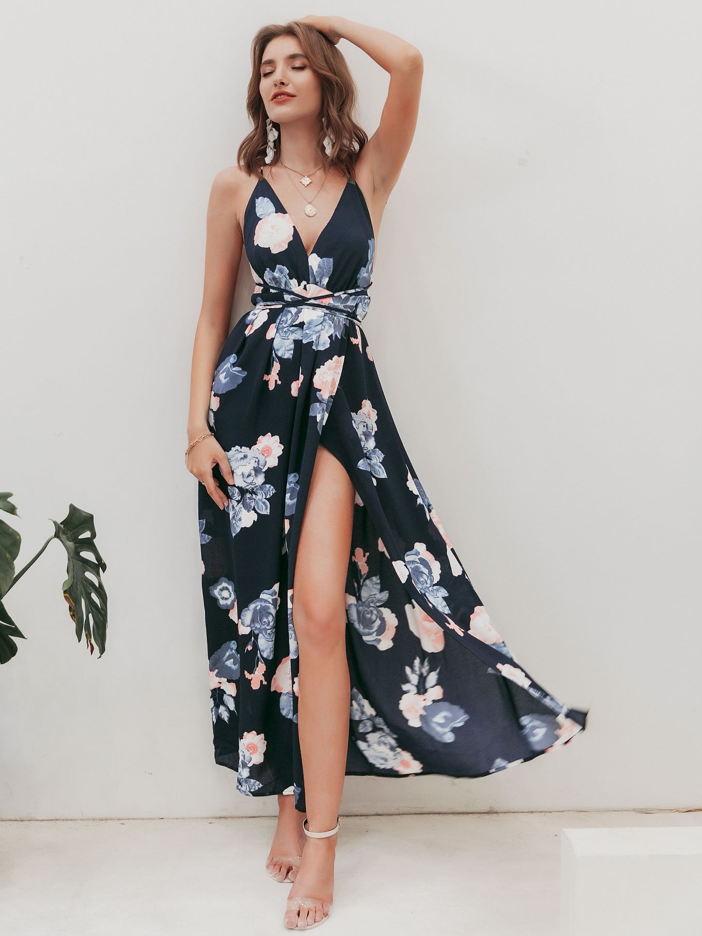 Vestido elegante sem costas com alças estampadas em decote em V perfeito para o verão e a primavera