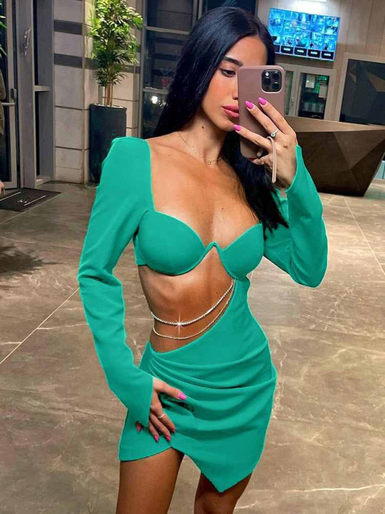 Elegante vestido sexy sem costas franzido com corrente e manga longa bodycon